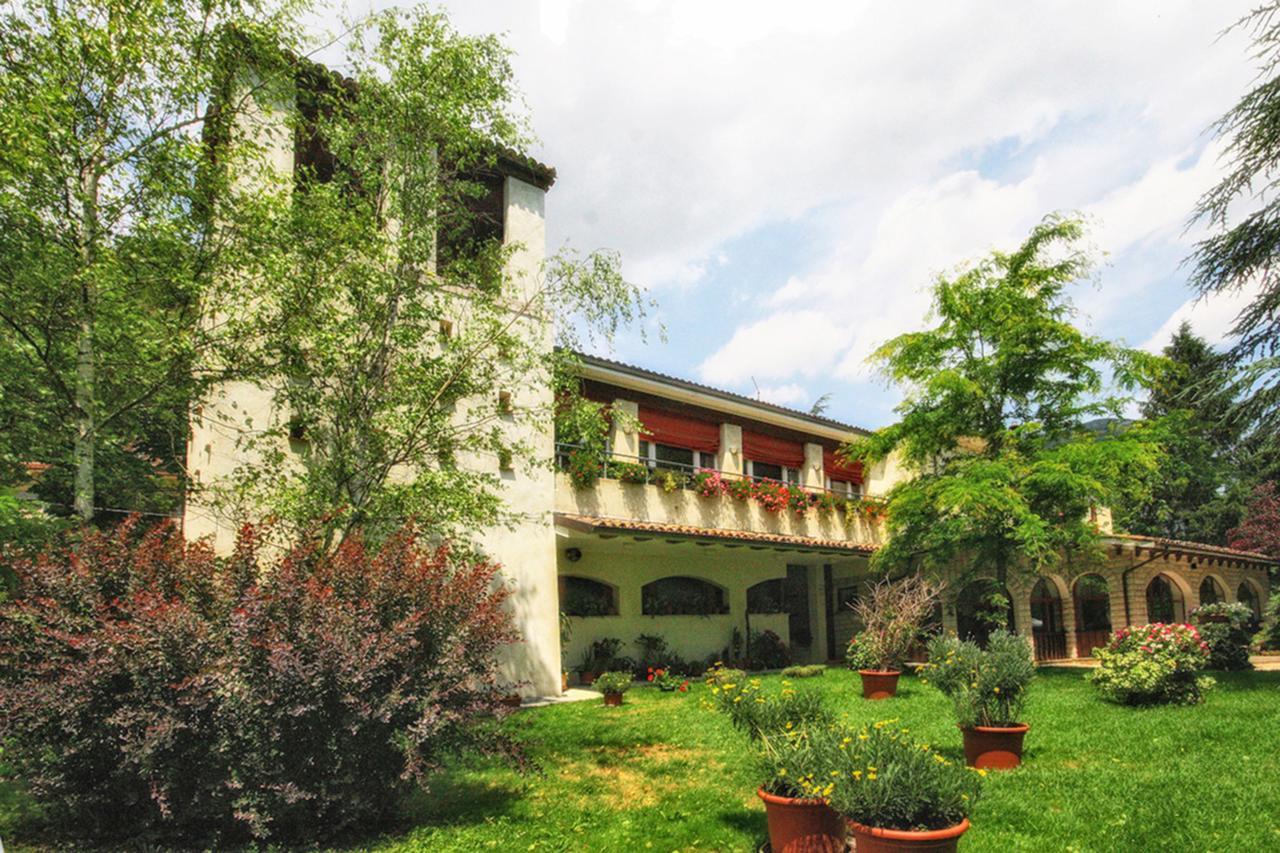 Hotel La Ginestra Acqualagna Exterior photo