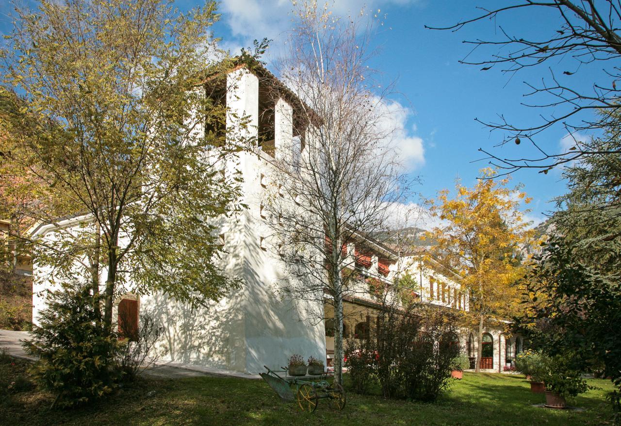 Hotel La Ginestra Acqualagna Exterior photo